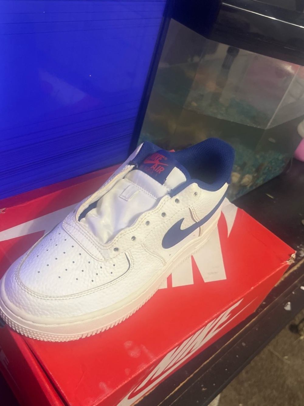 Nike Kids White and Navy Low-Top Sneaker - Picture 3 of 9
